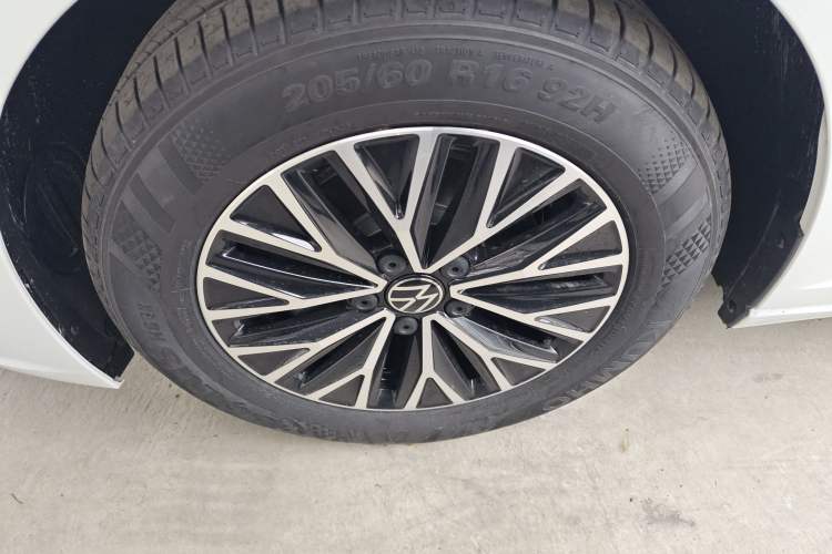 Used Volkswagen Sagitar 2025 Facelift 200TSI DSG Flyover Edition
