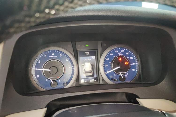 Used Toyota Sienna 2019 3.5L Two-Wheel Drive LE Trim 7 Seats U.S. Specification
