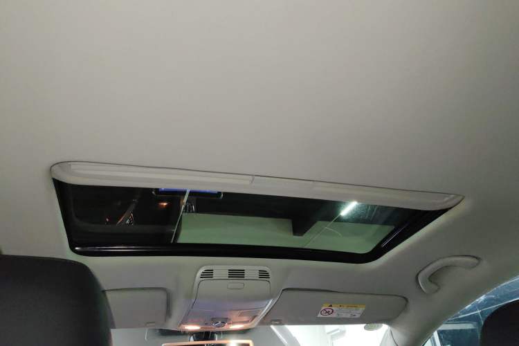 Used Volkswagen Magotan 2016 1.8TSI Luxury Comfort Model
