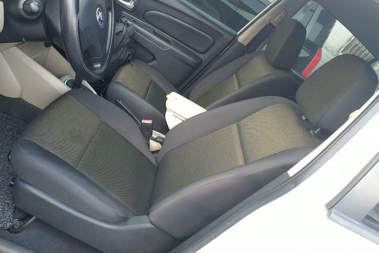 Used Venucia R50 2014 1.6L Automatic Splendid Edition