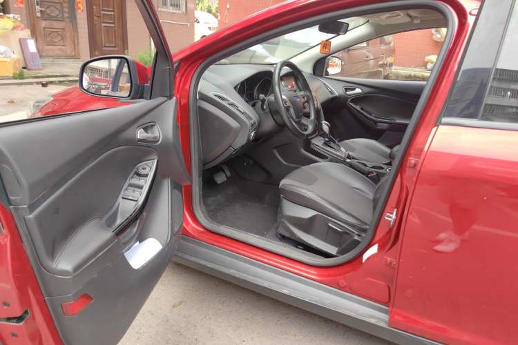 Used Ford Focus 2012 Hatchback 1.6L Automatic Fashion Edition