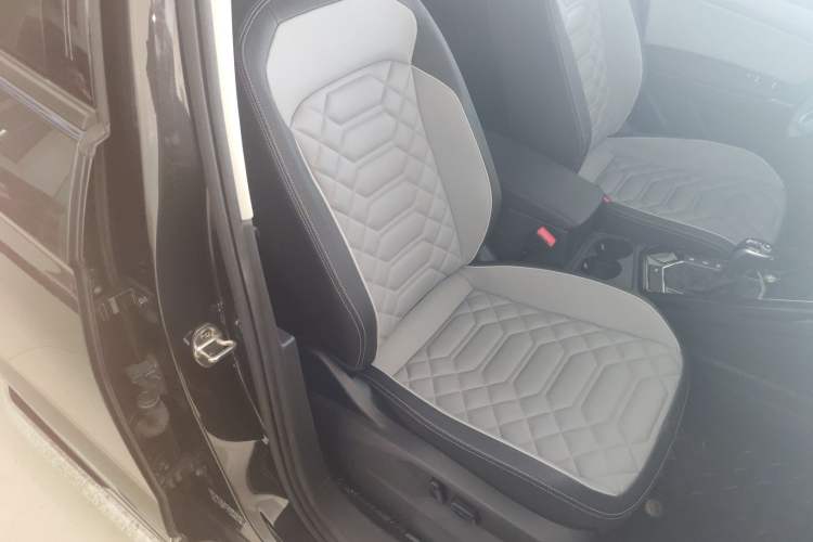 Used Volkswagen Tayron 2024 300TSI Two-Wheel-Drive Luxury Plus Advanced Version
