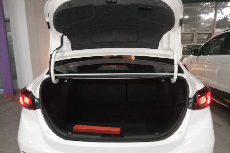 Used Mazda Mazda 3 Axela 2016 Sedan 1.5L Automatic Comfort Model
