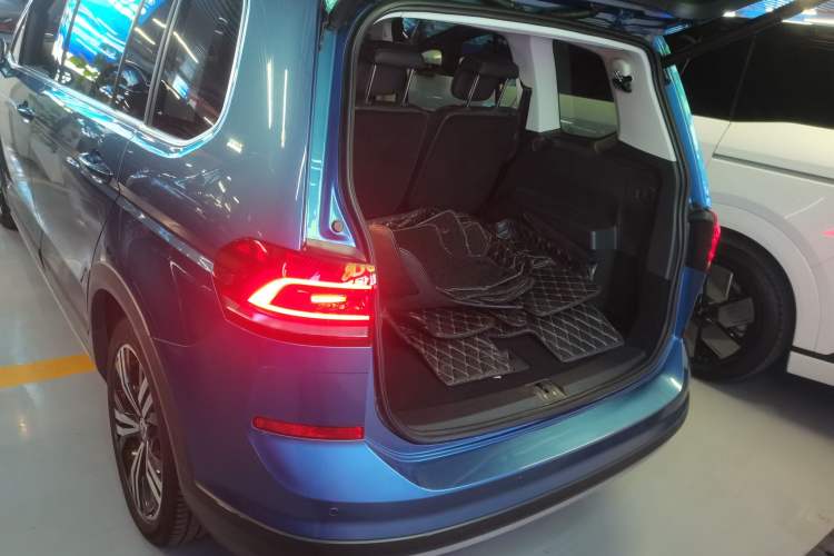 Used Volkswagen Touran 2018 Volkswagen Touran L 280TSI DSG Boundary Luxury Edition 7 Seats China VI Standard
