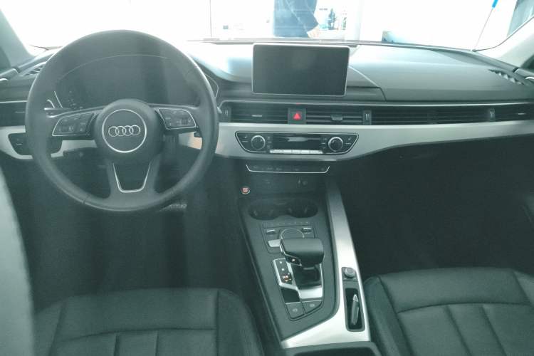 Used Audi A4L 2018 30th Anniversary Edition 40 TFSI Fashion Model