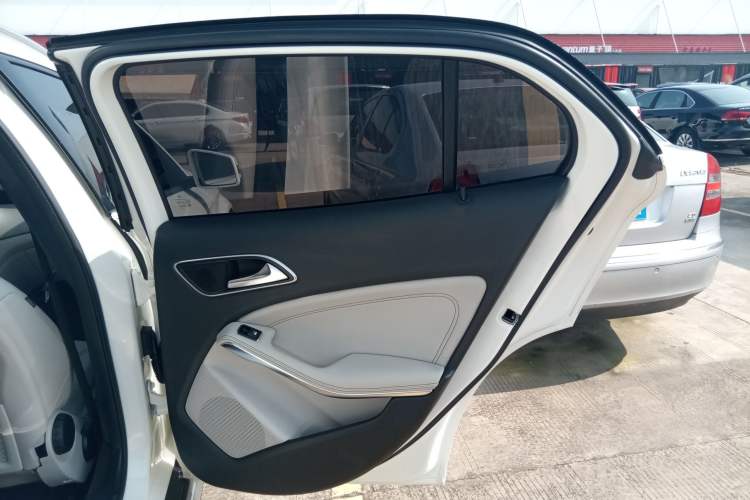 Used Mercedes-Benz GLA 2015 GLA 200 Fashion Model
