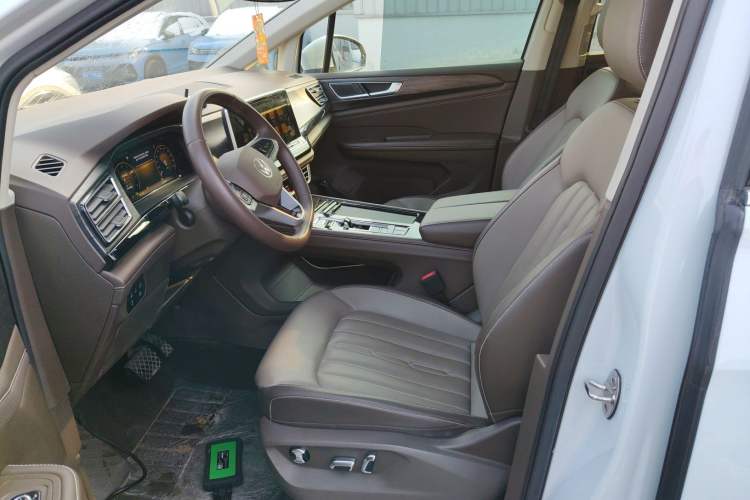 Used Volkswagen Viloran 2024 330TSI Luxury Edition
