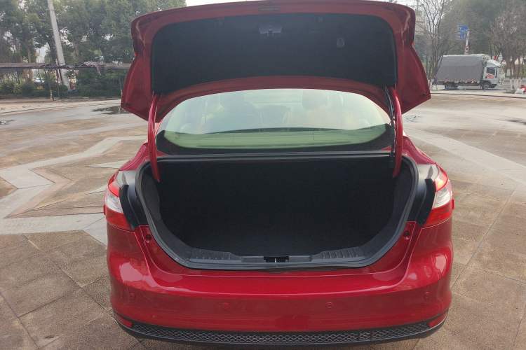 Used Ford Focus 2012 Sedan 1.6L Automatic Comfort Model
