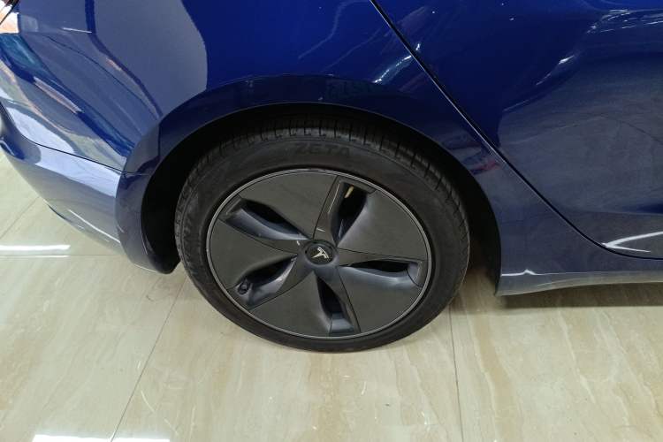 Used Tesla Model 3 2019 Long-Range All-Wheel-Drive Version
