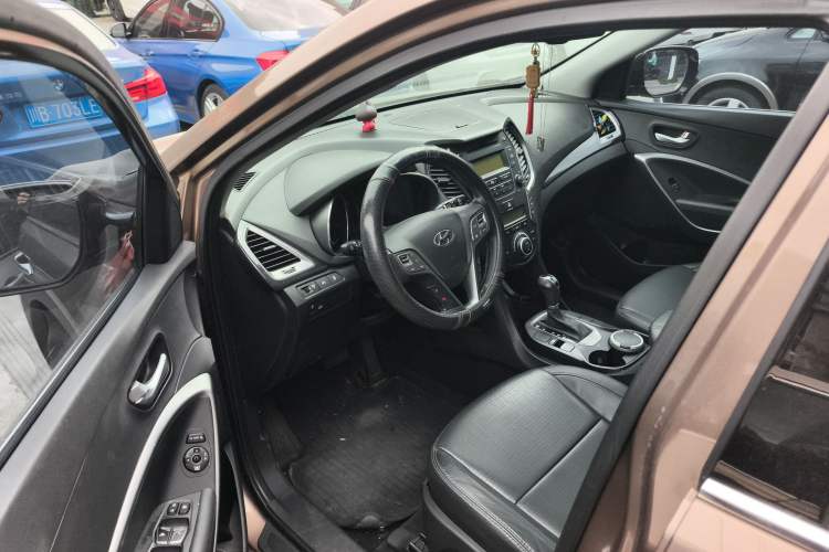 Used Hyundai Santa Fe 2013 2.4L Automatic Two-Wheel Drive Smart Version
