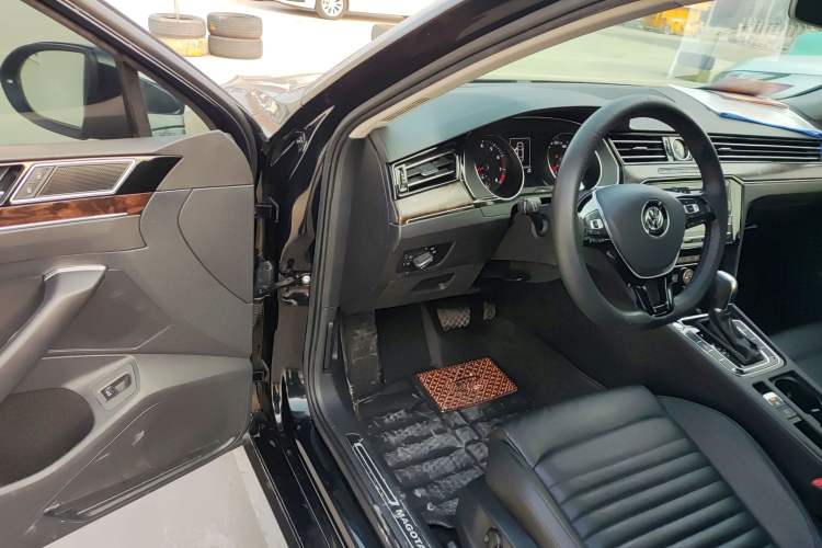 Used Volkswagen Magotan 2018 Facelift 330TSI DSG Luxury Model
