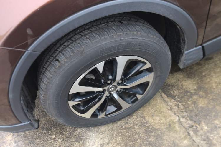 Used Toyota RAV4 2016 2.0L CVT Two-Wheel Drive Fashion Edition China V Standard
