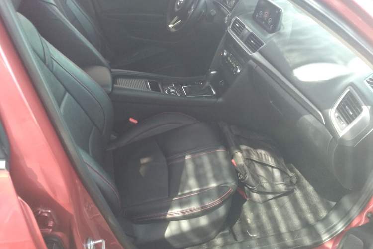 Used Mazda Mazda 3 Axela 2017 Hatchback 2.0L Automatic Luxury Model Emission Standard China V
