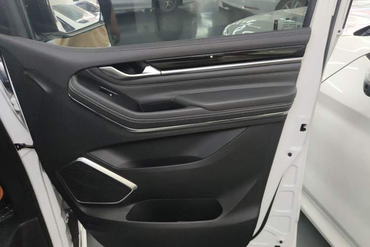 Used SAIC MAXUS G20 2021 Facelifted PLUS 2.0T Gasoline Automatic Luxury Edition
