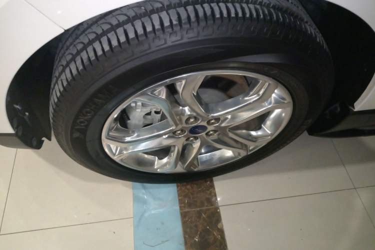 Used Ford Edge 2016 EcoBoost 245 Two-Wheel-Drive Titanium 7-Seater
