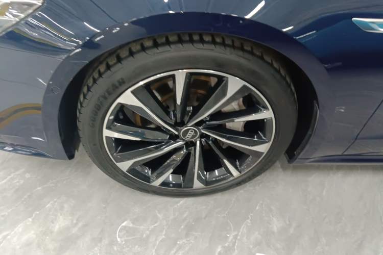 Used Audi A7L 2022 55 TFSI quattro S-line Zhiyuan Crystal Flow Package
