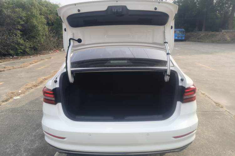 Used Volkswagen Lavida 2021 1.5L Automatic Comfort Edition
