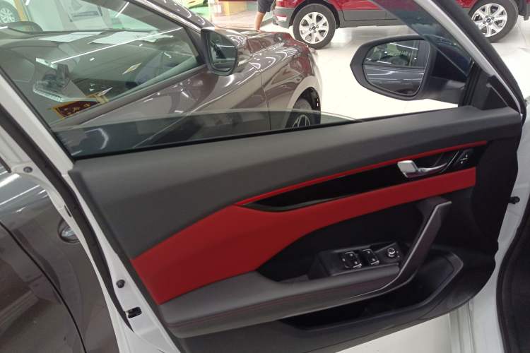 Used Dongfeng Aeolus Yixuan 2021 230T Automatic Hunter Edition
