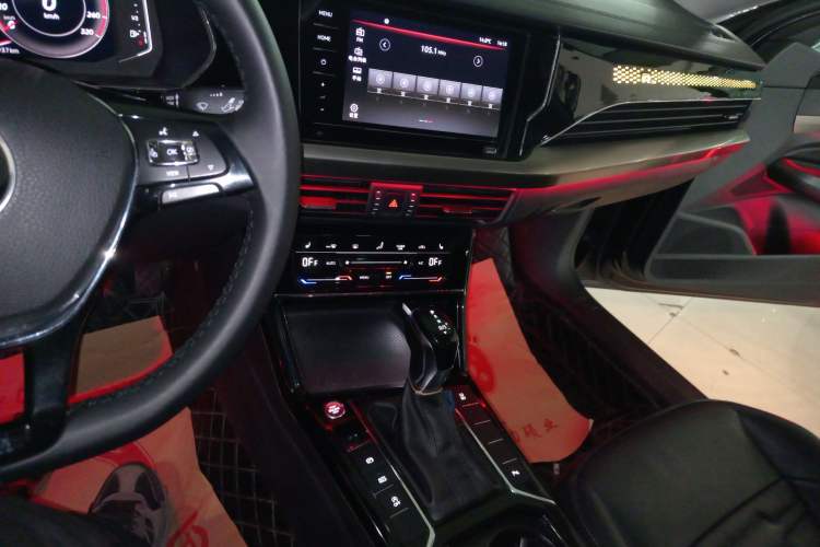 Used Volkswagen Passat 2020 Facelift 330TSI Elite Edition China VI Standard
