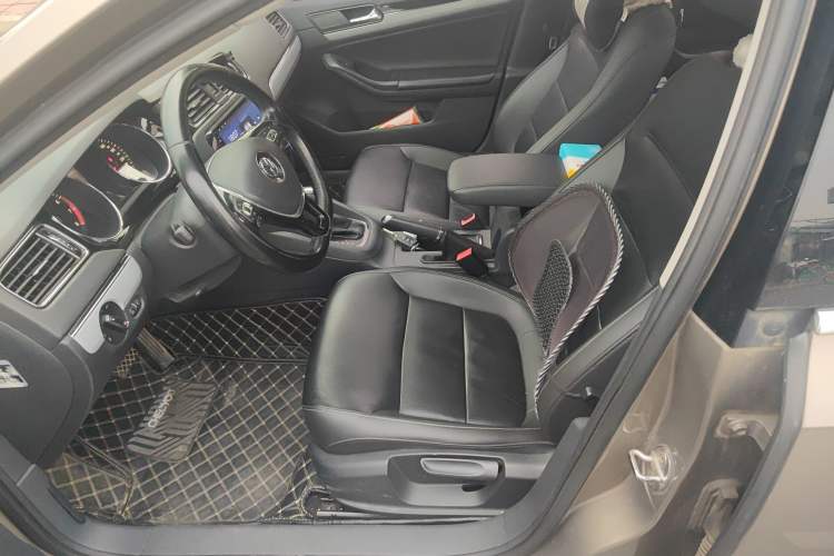 Used Volkswagen Sagitar 2017 230TSI Automatic Comfort Version
