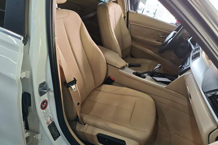 Used BMW 3 Series 2014 320Li Fashion Model
