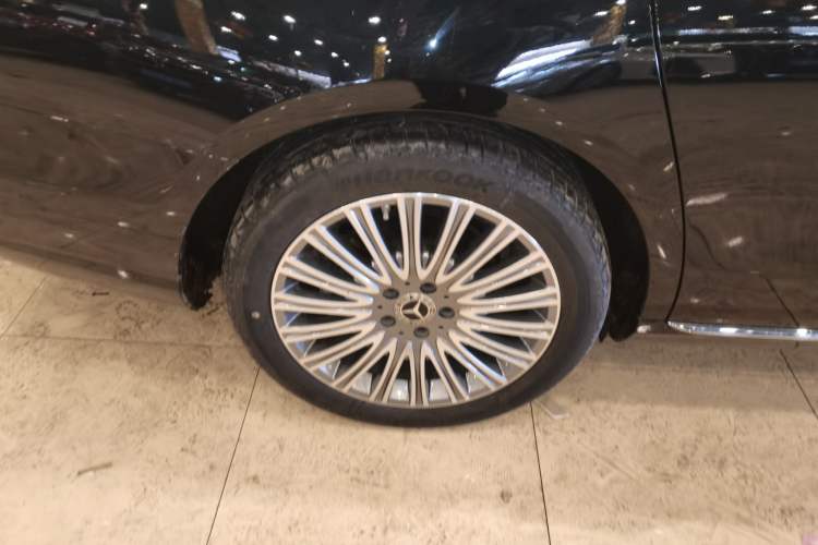 Used Mercedes-Benz E-Class 2022 Second Facelift E 300 L Luxury Edition