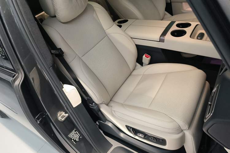 Used Li Auto MEGA 2025 Ultra Smart Refreshed Edition