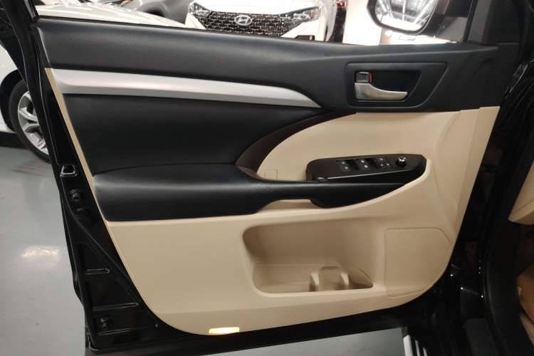 Used Toyota Highlander 2018 2.0T Two-Wheel Drive Elite Edition 7 Seats Emission Standard China V