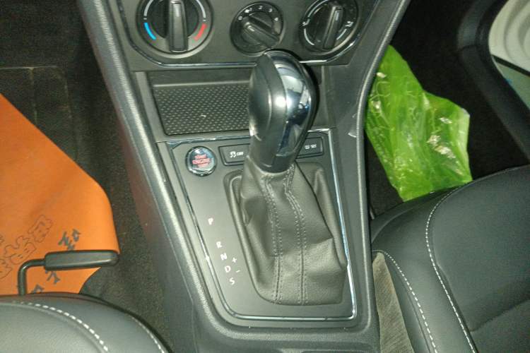 Used Volkswagen Lavida 2017 1.6L Automatic Comfort Edition
