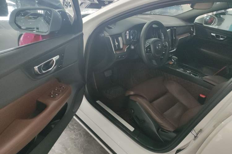 Used Volvo S60 2021 T4 Zhiyuan Luxury Edition
