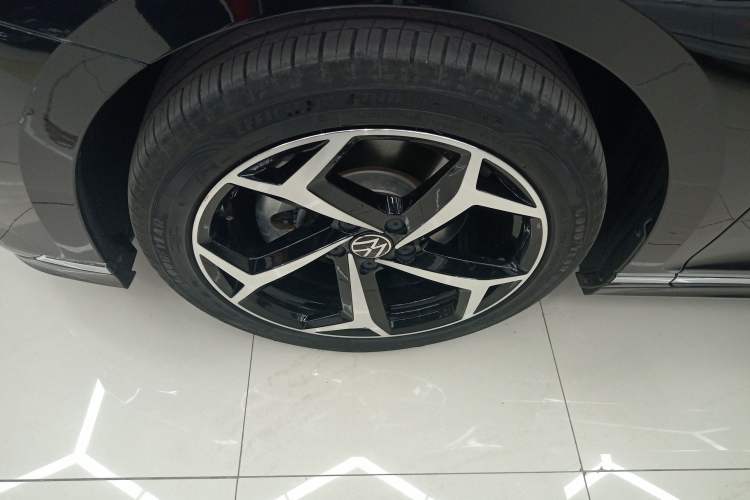 Used Volkswagen Magotan 2023 2 Million Units Limited Edition 330TSI DSG Leading Version
