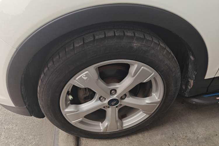 Used Ford Kuga 2017 EcoBoost 180 Two-Wheel-Drive Platinum Edition
