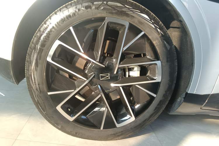 Used  11 2022 Long-Range Dual-Motor Luxury Edition 4 Seats