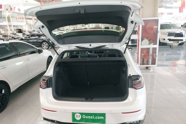 Used Volkswagen Golf 2025 300TSI R-Line
