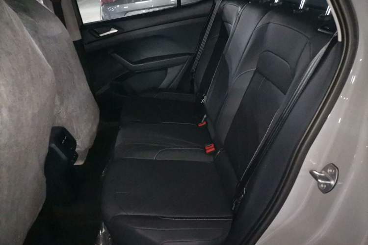 Used Volkswagen Tharu 
