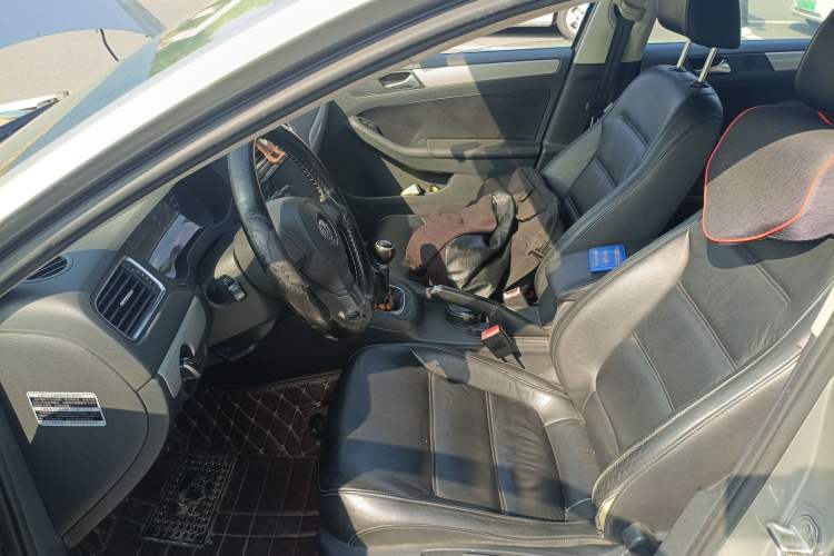 Used Volkswagen Sagitar 2012 1.6L Manual Comfort Model
