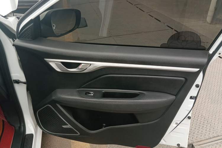 Used Geely Auto Vision 2019 Upgraded Model 1.5L Manual Luxury Version China VI Standard
