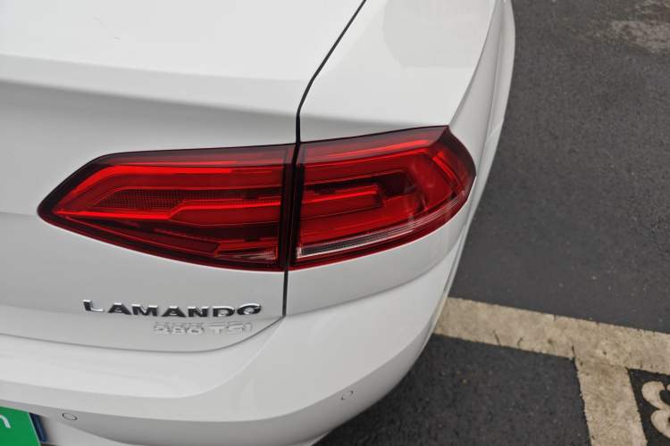 Used Volkswagen Lamando 2017 280TSI DSG Comfort Edition
