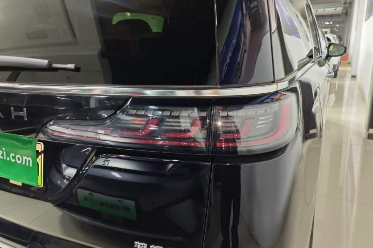 Used VOYAH Dream 2025 PHEV Four-Wheel-Drive Flagship Kunpeng Edition
