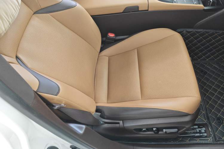 Used Lexus ES 2020 300h Deluxe Edition
