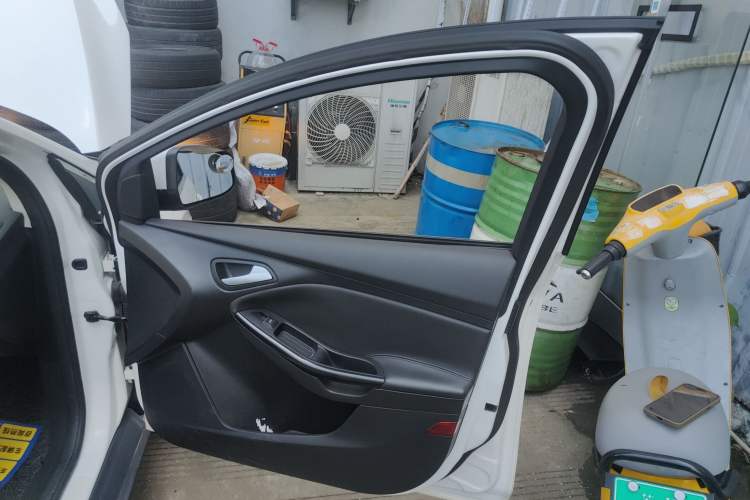 Used Ford Focus 2015 Hatchback 1.6L Automatic Fashion Edition
