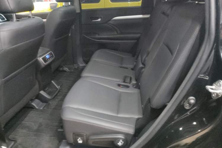 Used Toyota Highlander 2018 2.0T Four-Wheel Drive Luxury Edition 7 Seats China V Emission Standard
