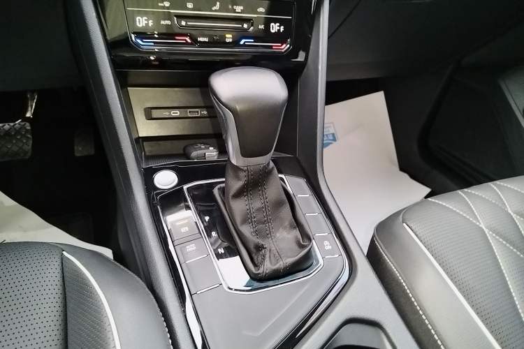 Used Volkswagen Tiguan L 2024 300TSI Automatic Two-Wheel Drive Smart Edition
