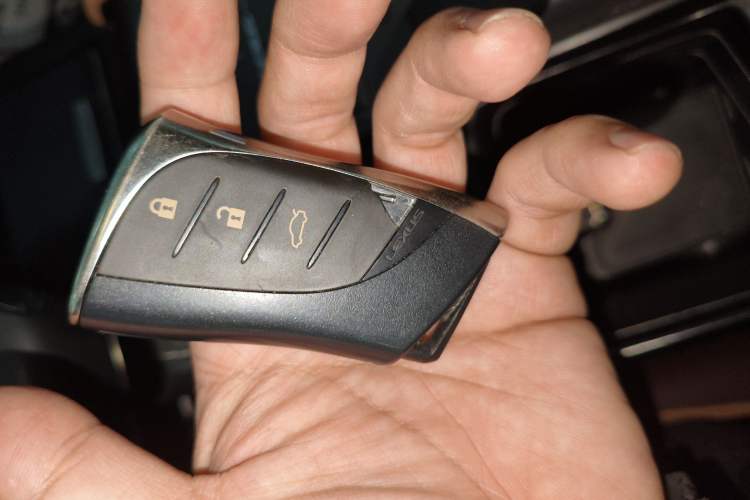 Used Lexus ES 2020 300h Deluxe Edition
