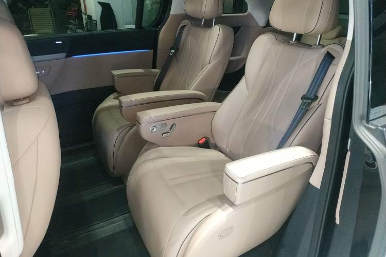 Used XPeng X9 2024 702 Ultra-Long Range Max
