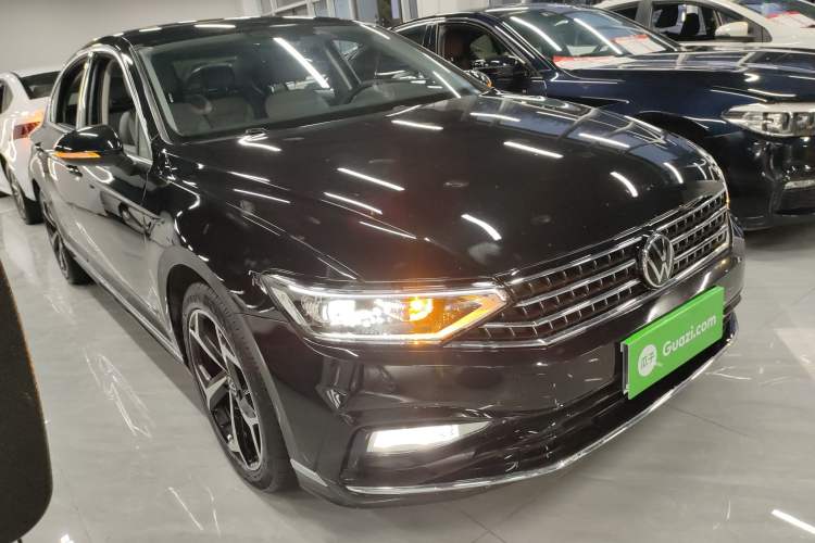 Used Volkswagen Magotan 2023 2 Million Units Limited Edition 330TSI DSG Leading Version
