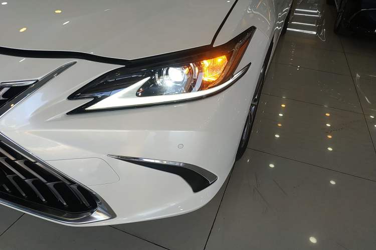 Used Lexus ES 2022 300h Excellence Edition
