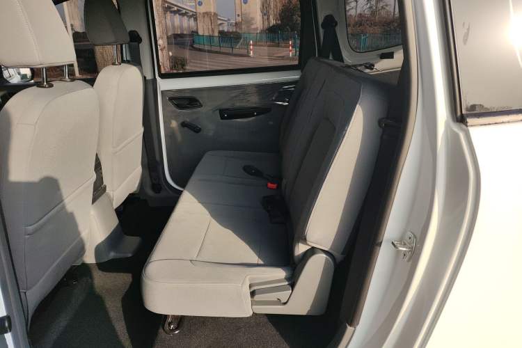 Used Wuling Hongguang New Energy 2025 Extended-Range Hybrid 50 km Standard Version
