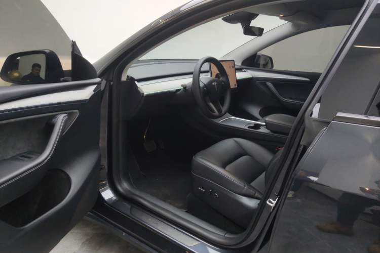 Used Tesla Model Y 2024 Rear-Wheel-Drive Version
