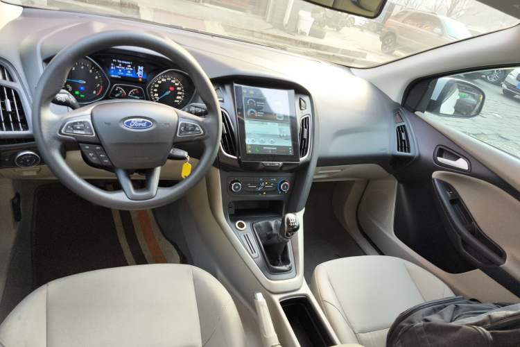 Used Ford Focus 2015 Sedan 1.6L Manual Comfort Model
